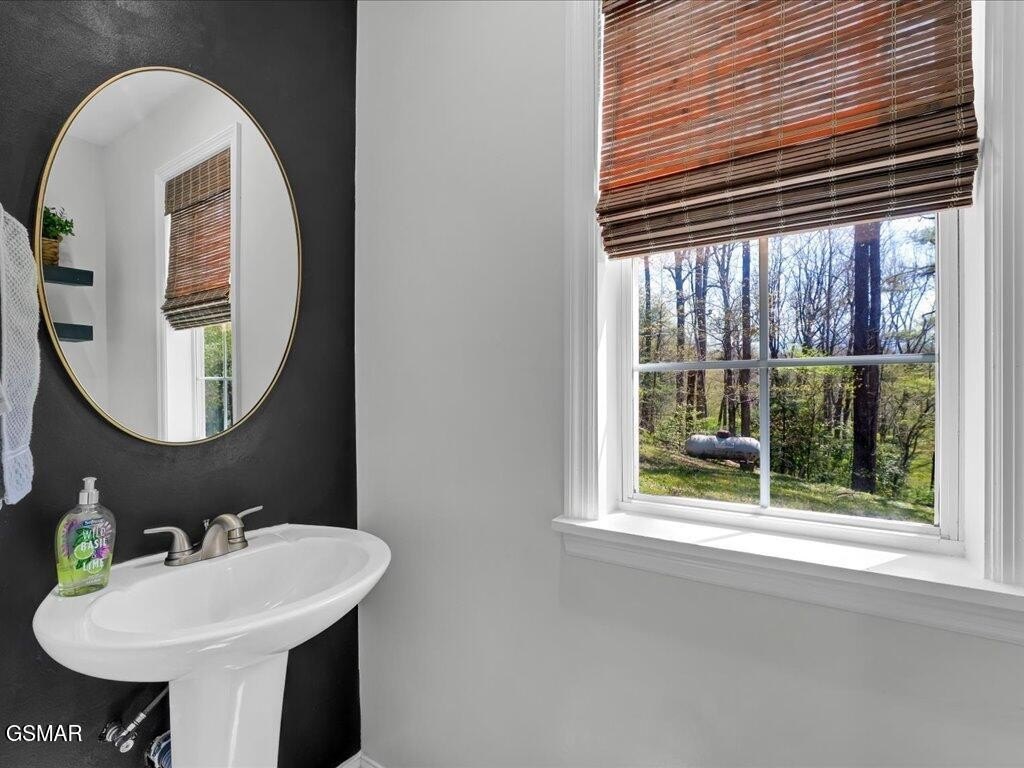 Gatlinburg, Tennessee, 37738, United States, 3 Bedrooms Bedrooms, ,2.5 BathroomsBathrooms,Residential,Forsale,1893703