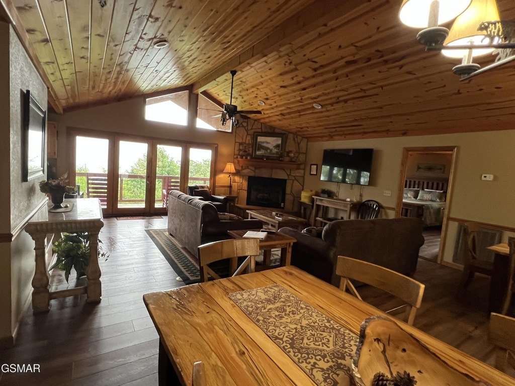 Sevierville, Tennessee, 37862, United States, 1 Bedroom Bedrooms, ,5 BathroomsBathrooms,Residential,Forsale,1910185