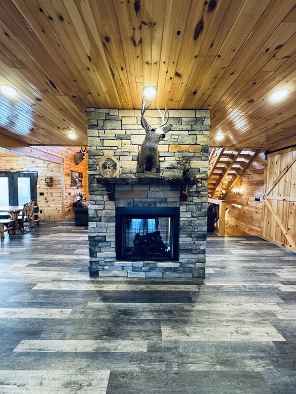 Sevierville, Tennessee, 37876, United States, 3 Bedrooms Bedrooms, ,3.5 BathroomsBathrooms,Residential,Forsale,1942465