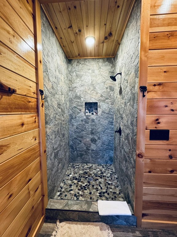 Sevierville, Tennessee, 37876, United States, 3 Bedrooms Bedrooms, ,3.5 BathroomsBathrooms,Residential,Forsale,1942465