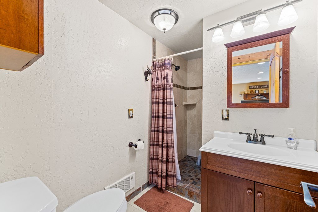 McCall, Idaho, 83638, United States, 4 Bedrooms Bedrooms, ,3 BathroomsBathrooms,Residential,Forsale,1889418