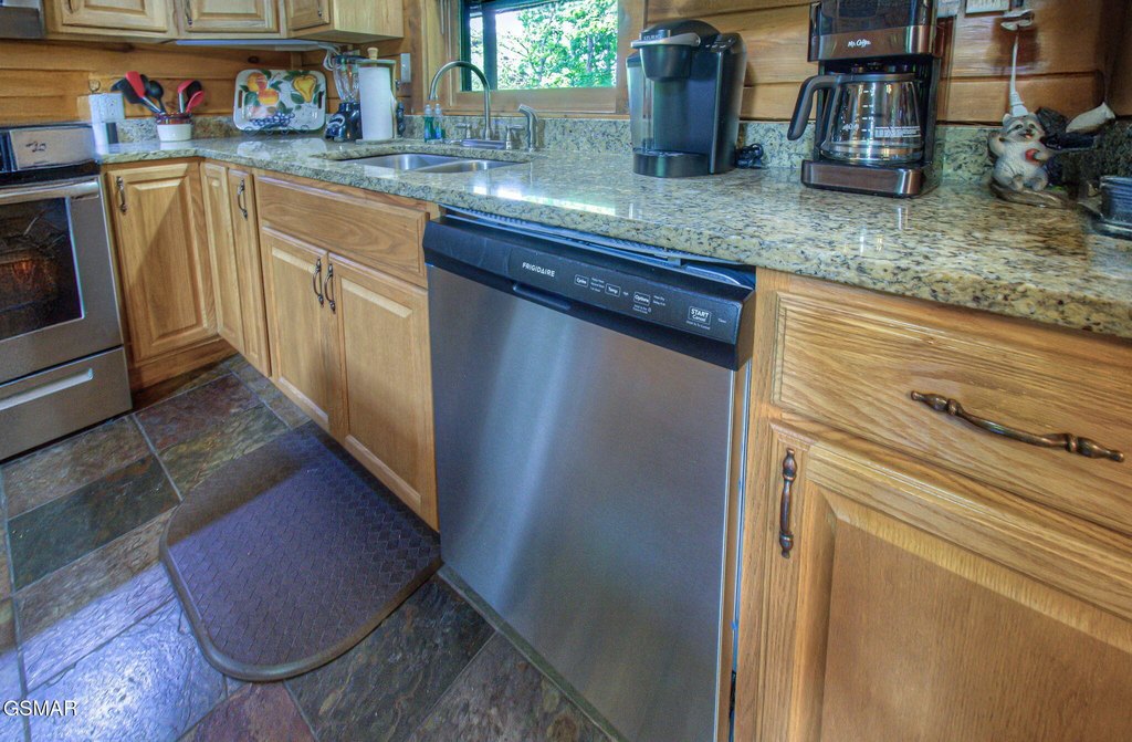 Pigeon Forge, Tennessee, 37863, United States, 3 Bedrooms Bedrooms, ,2 BathroomsBathrooms,Residential,Forsale,1971837