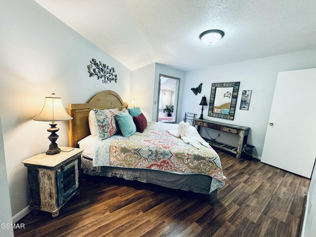 Gatlinburg, Tennessee, 37738, United States, 2 Bedrooms Bedrooms, ,3 BathroomsBathrooms,Residential,Forsale,1893779