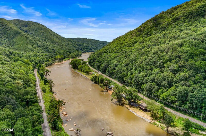 Newport, Tennessee, 37821, United States, 2 Bedrooms Bedrooms, ,2 BathroomsBathrooms,Residential,Forsale,1999350