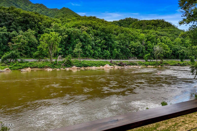 Newport, Tennessee, 37821, United States, 2 Bedrooms Bedrooms, ,2 BathroomsBathrooms,Residential,Forsale,1999350