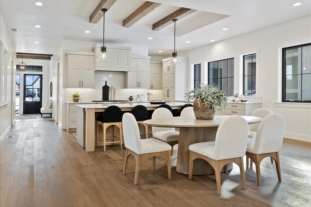 Donnelly, Idaho, 83615, United States, 4 Bedrooms Bedrooms, ,3.5 BathroomsBathrooms,Residential,Forsale,1946171