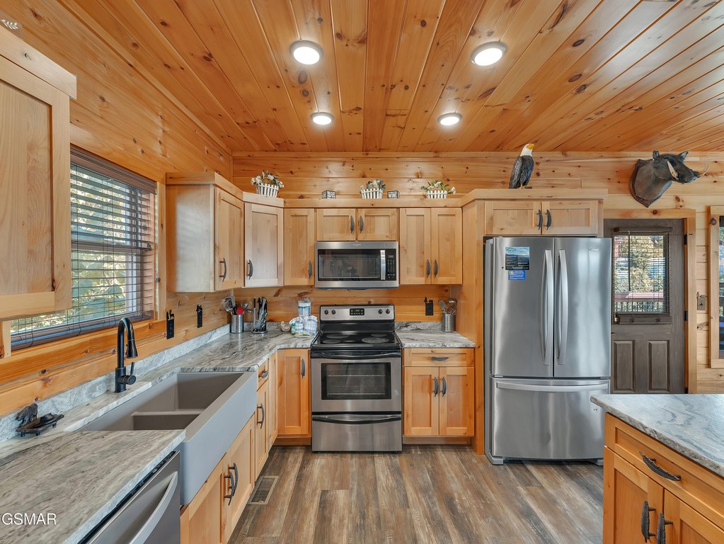 Sevierville, Tennessee, 37876, United States, 4 Bedrooms Bedrooms, ,3.5 BathroomsBathrooms,Residential,Forsale,1942464