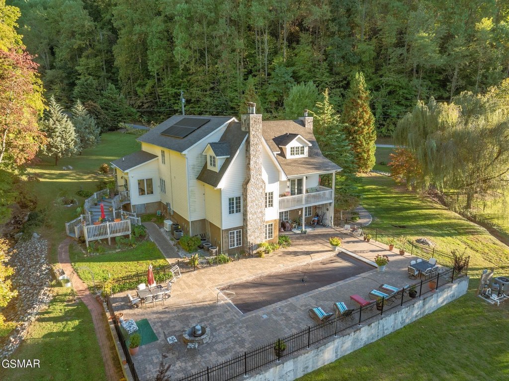 Sevierville, Tennessee, 37862, United States, 4 Bedrooms Bedrooms, ,4.5 BathroomsBathrooms,Residential,Forsale,1910216