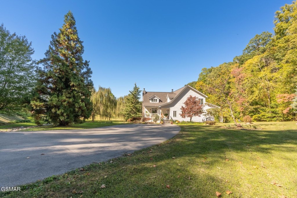 Sevierville, Tennessee, 37862, United States, 4 Bedrooms Bedrooms, ,4.5 BathroomsBathrooms,Residential,Forsale,1910216