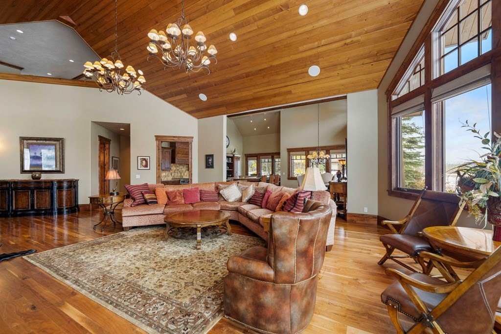 Donnelly, Idaho, 83615, United States, 4 Bedrooms Bedrooms, ,Residential,Forsale,1889372