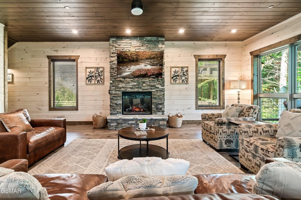 Pigeon Forge, Tennessee, 37862, United States, 4 Bedrooms Bedrooms, ,4.5 BathroomsBathrooms,Residential,Forsale,1971886