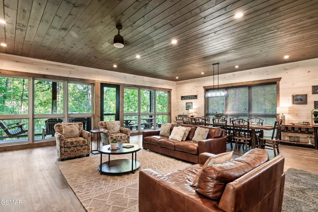 Pigeon Forge, Tennessee, 37862, United States, 4 Bedrooms Bedrooms, ,4.5 BathroomsBathrooms,Residential,Forsale,1971886