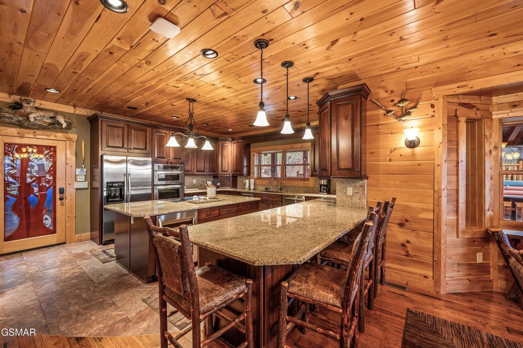 Sevierville, Tennessee, 37862, United States, 3 Bedrooms Bedrooms, ,6.5 BathroomsBathrooms,Residential,Forsale,1952784