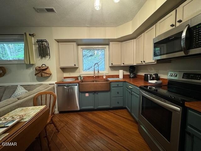 Sevierville, Tennessee, 37862, United States, 3 Bedrooms Bedrooms, ,2 BathroomsBathrooms,Residential,Forsale,1971862