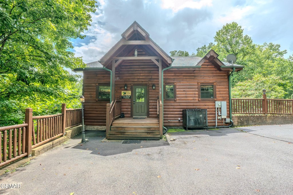 Gatlinburg, Tennessee, 37738, United States, 2 Bedrooms Bedrooms, ,2 BathroomsBathrooms,Residential,Forsale,1910202