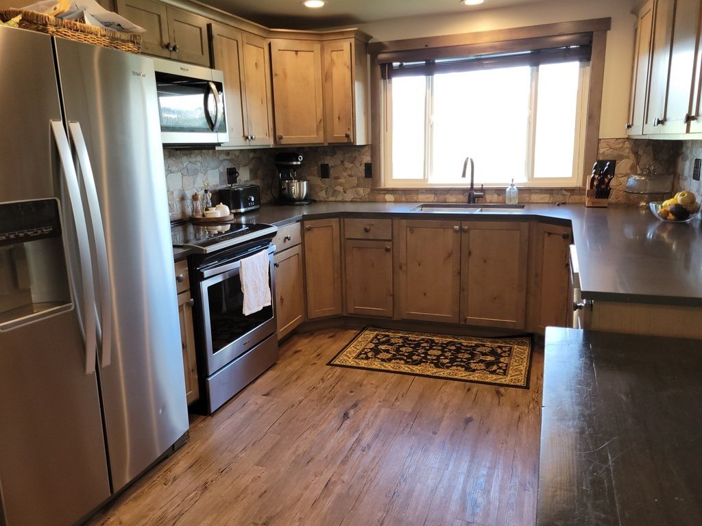 Cascade, Idaho, 83611, United States, 8 Bedrooms Bedrooms, ,9 BathroomsBathrooms,Residential,Forsale,1946149