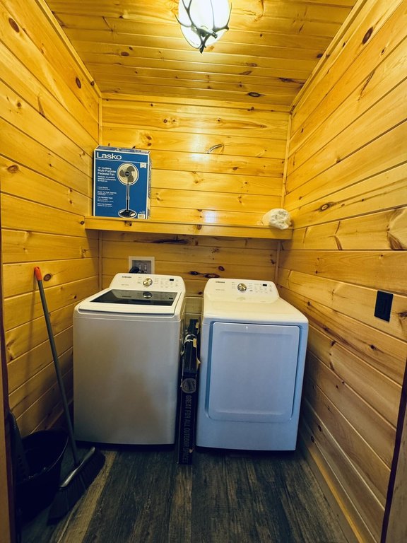 Sevierville, Tennessee, 37876, United States, 3 Bedrooms Bedrooms, ,3.5 BathroomsBathrooms,Residential,Forsale,1942465