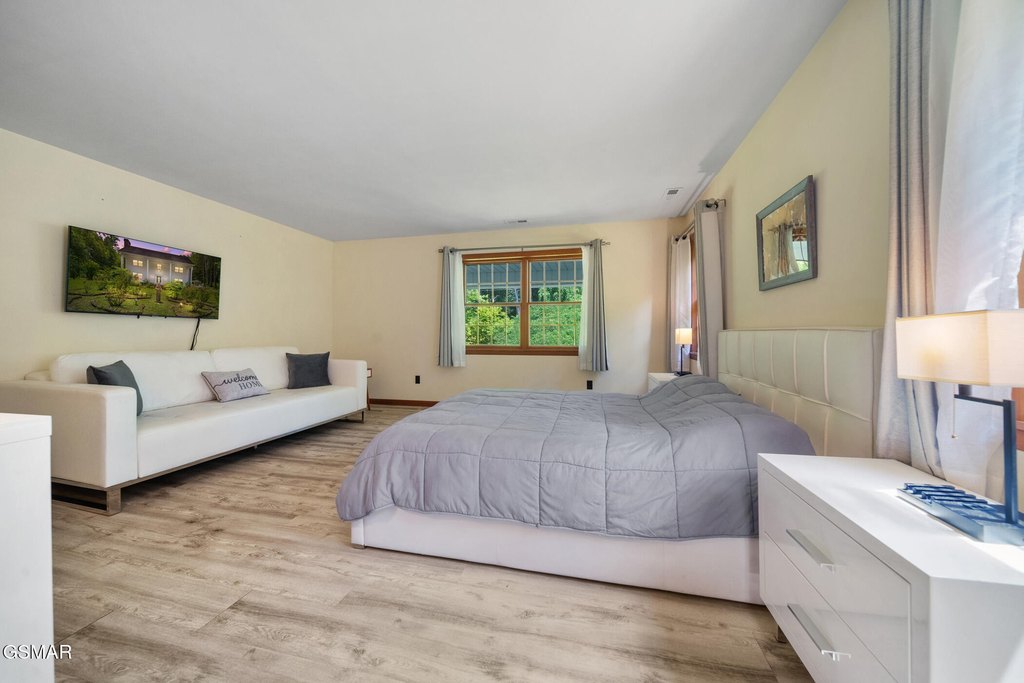 Gatlinburg, Tennessee, 37738, United States, 4 Bedrooms Bedrooms, ,3 BathroomsBathrooms,Residential,Forsale,1971875