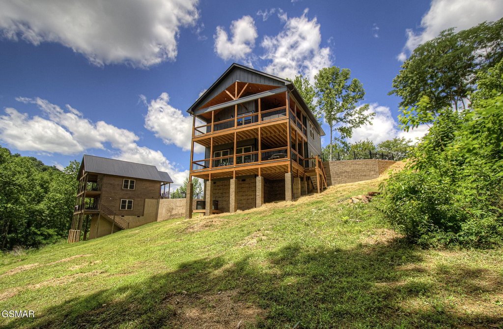 Sevierville, Tennessee, 37876, United States, 2 Bedrooms Bedrooms, ,2.5 BathroomsBathrooms,Residential,Forsale,1936711