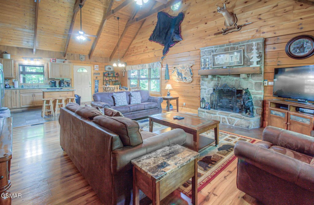 Pigeon Forge, Tennessee, 37863, United States, 3 Bedrooms Bedrooms, ,2 BathroomsBathrooms,Residential,Forsale,1971837