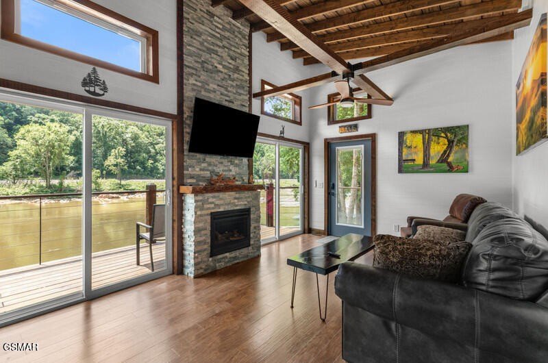 Newport, Tennessee, 37821, United States, 2 Bedrooms Bedrooms, ,2 BathroomsBathrooms,Residential,Forsale,1999350