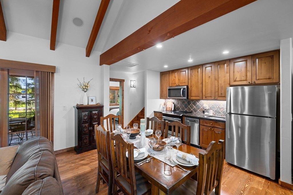 Donnelly, Idaho, 83615, United States, 2 Bedrooms Bedrooms, ,2.5 BathroomsBathrooms,Residential,Forsale,1889377