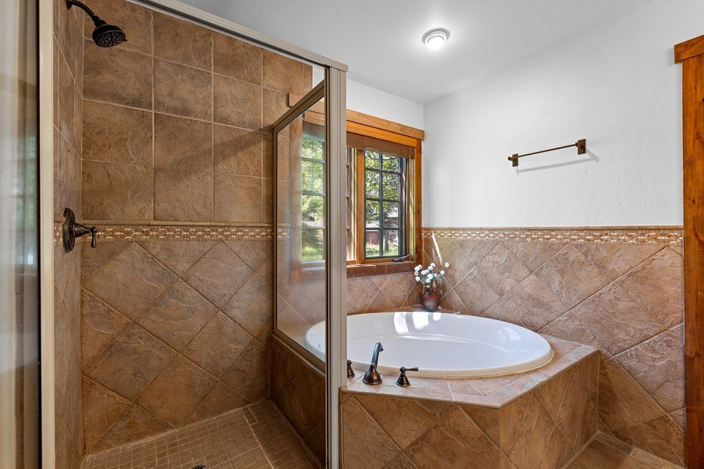 Donnelly, Idaho, 83615, United States, 2 Bedrooms Bedrooms, ,2.5 BathroomsBathrooms,Residential,Forsale,1889377