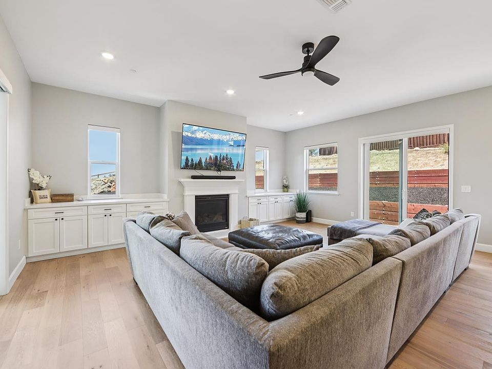 Santa Rosa, California, 95403, United States, 3 Bedrooms Bedrooms, ,3 BathroomsBathrooms,Residential,Forsale,1934066