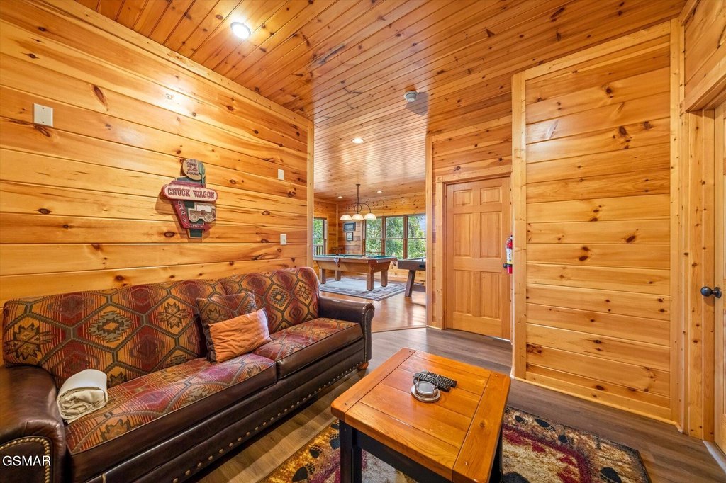 Gatlinburg, Tennessee, 37738, United States, 2 Bedrooms Bedrooms, ,2 BathroomsBathrooms,Residential,Forsale,1910221