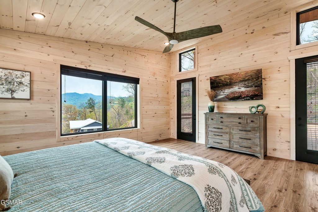 Gatlinburg, Tennessee, 37738, United States, 5 Bedrooms Bedrooms, ,3.5 BathroomsBathrooms,Residential,Forsale,1910230