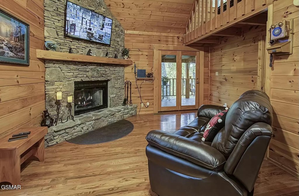 Sevierville, Tennessee, 37862, United States, 2 Bedrooms Bedrooms, ,2 BathroomsBathrooms,Residential,Forsale,1893745