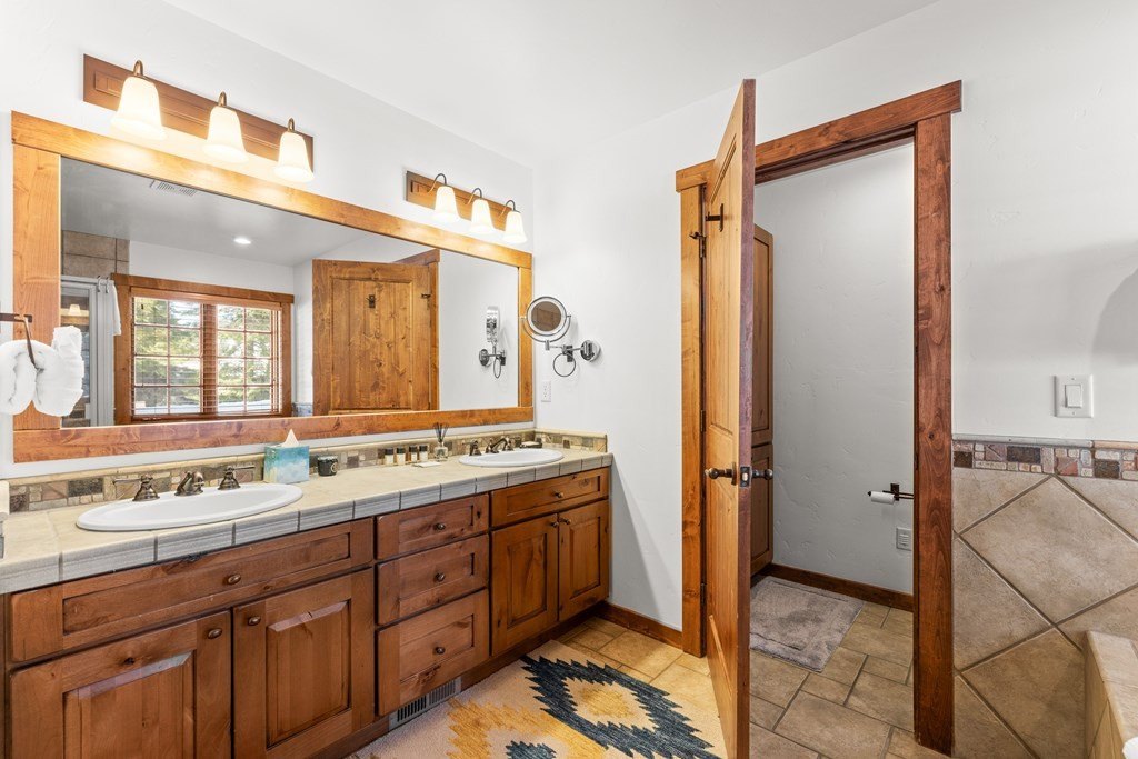 Donnelly, Idaho, 83615, United States, 2 Bedrooms Bedrooms, ,3.5 BathroomsBathrooms,Residential,Forsale,1994984