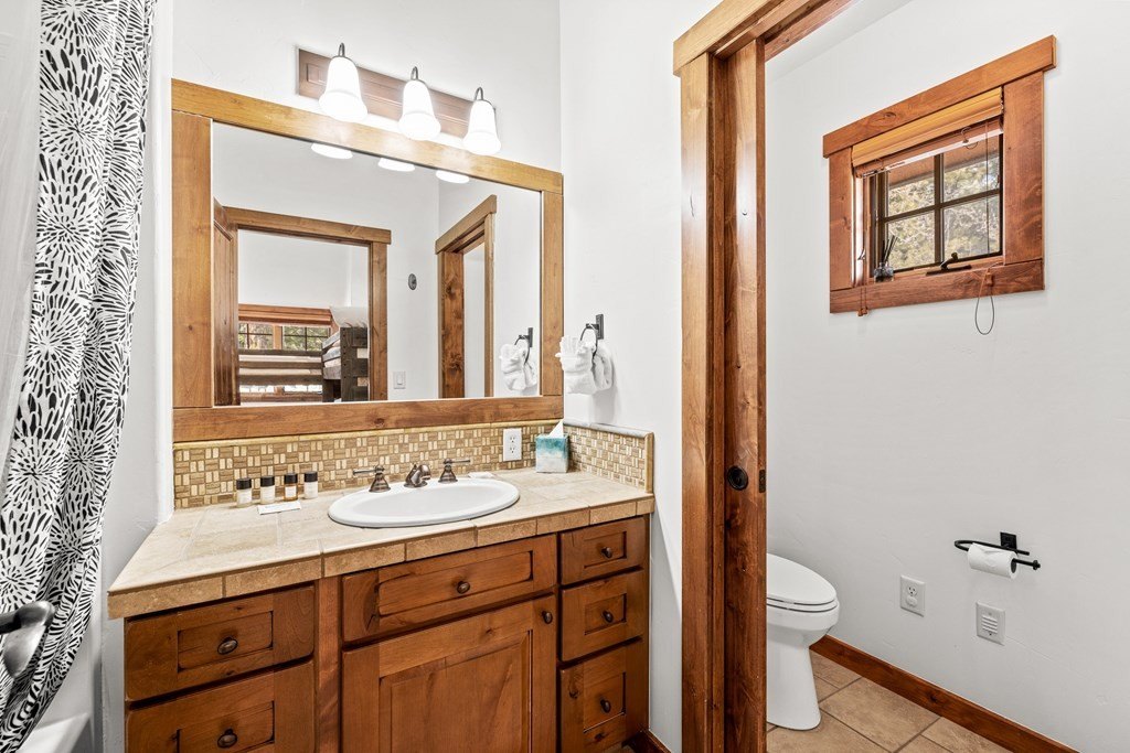 Donnelly, Idaho, 83615, United States, 2 Bedrooms Bedrooms, ,3.5 BathroomsBathrooms,Residential,Forsale,1994984