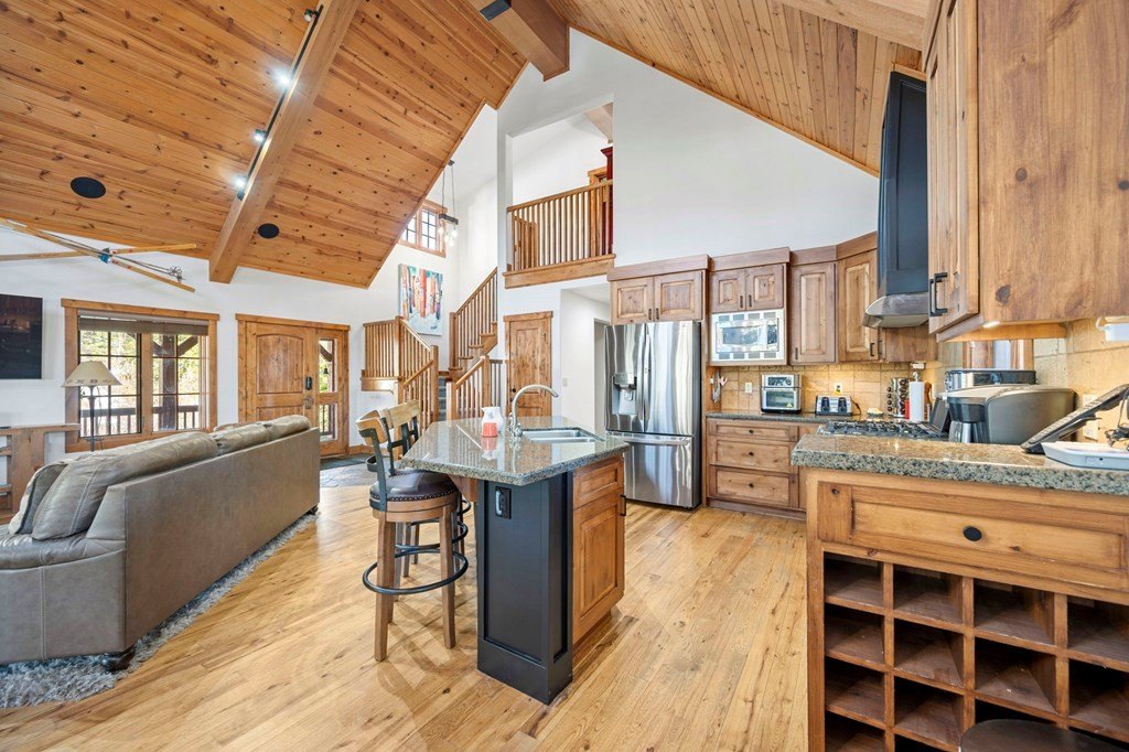 Donnelly, Idaho, 83615, United States, 4 Bedrooms Bedrooms, ,4 BathroomsBathrooms,Residential,Forsale,1946165