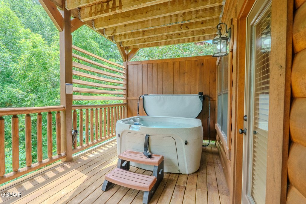 Gatlinburg, Tennessee, 37738, United States, 2 Bedrooms Bedrooms, ,2 BathroomsBathrooms,Residential,Forsale,1910202