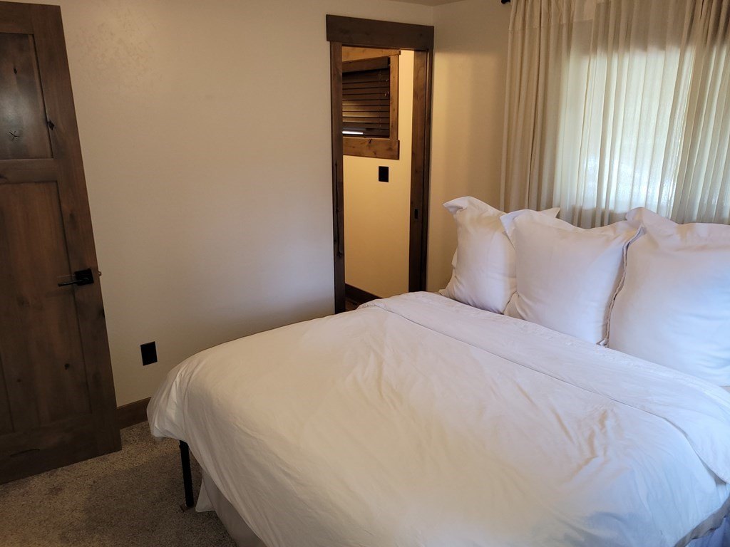 Cascade, Idaho, 83611, United States, 8 Bedrooms Bedrooms, ,9 BathroomsBathrooms,Residential,Forsale,1946149