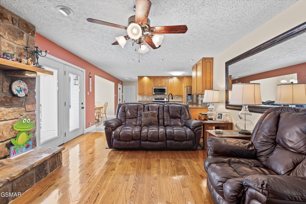 Sevierville, Tennessee, 37876, United States, 4 Bedrooms Bedrooms, ,3 BathroomsBathrooms,Residential,Forsale,1942460