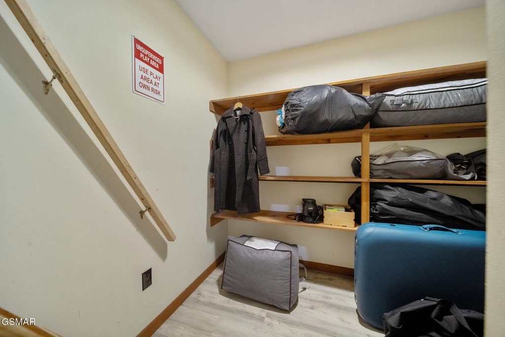 Gatlinburg, Tennessee, 37738, United States, 4 Bedrooms Bedrooms, ,3 BathroomsBathrooms,Residential,Forsale,1971875