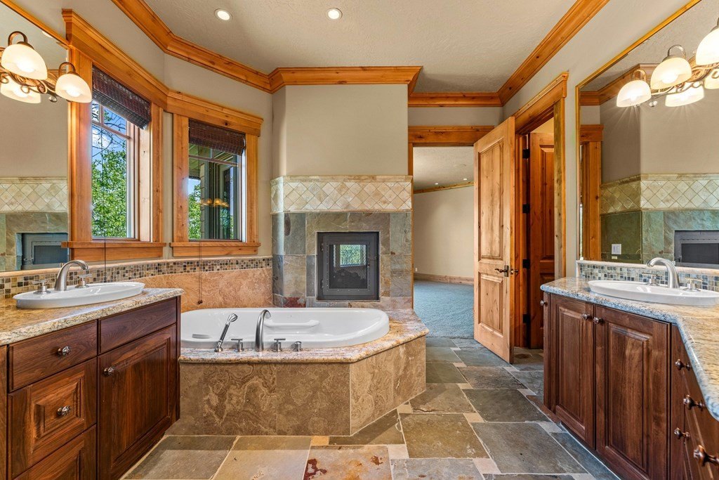 Donnelly, Idaho, 83615, United States, 4 Bedrooms Bedrooms, ,3.5 BathroomsBathrooms,Residential,Forsale,1889369