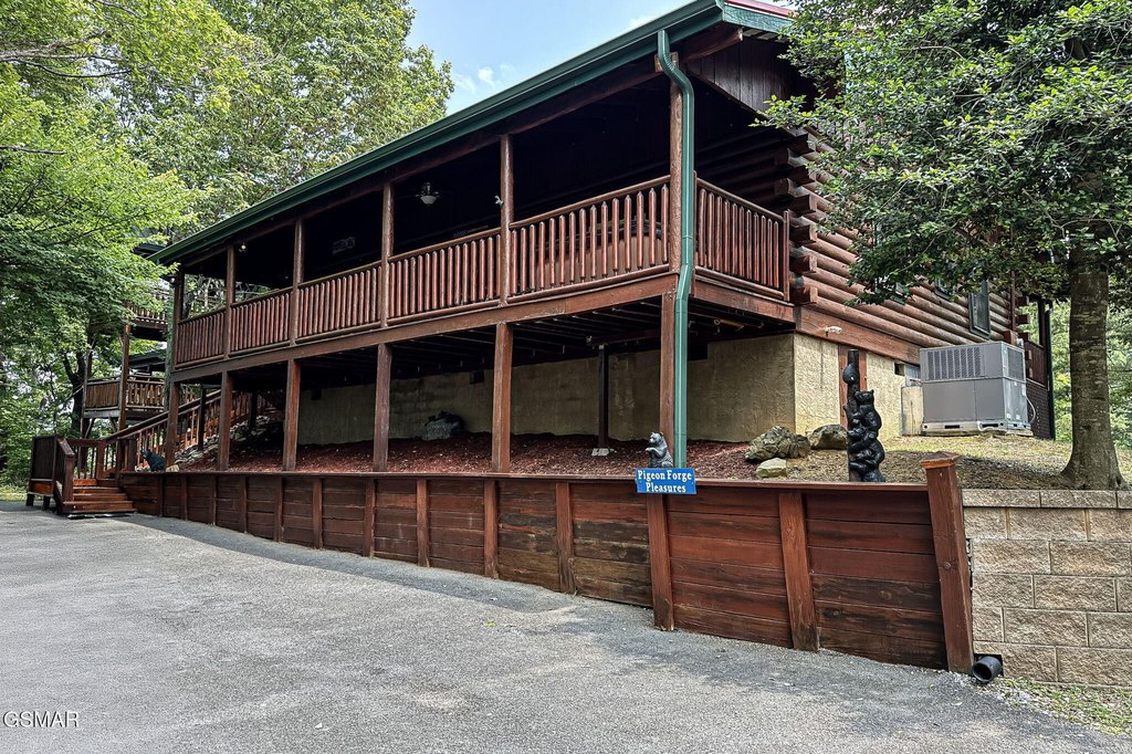 Pigeon Forge, Tennessee, 37863, United States, 3 Bedrooms Bedrooms, ,2 BathroomsBathrooms,Residential,Forsale,1971837