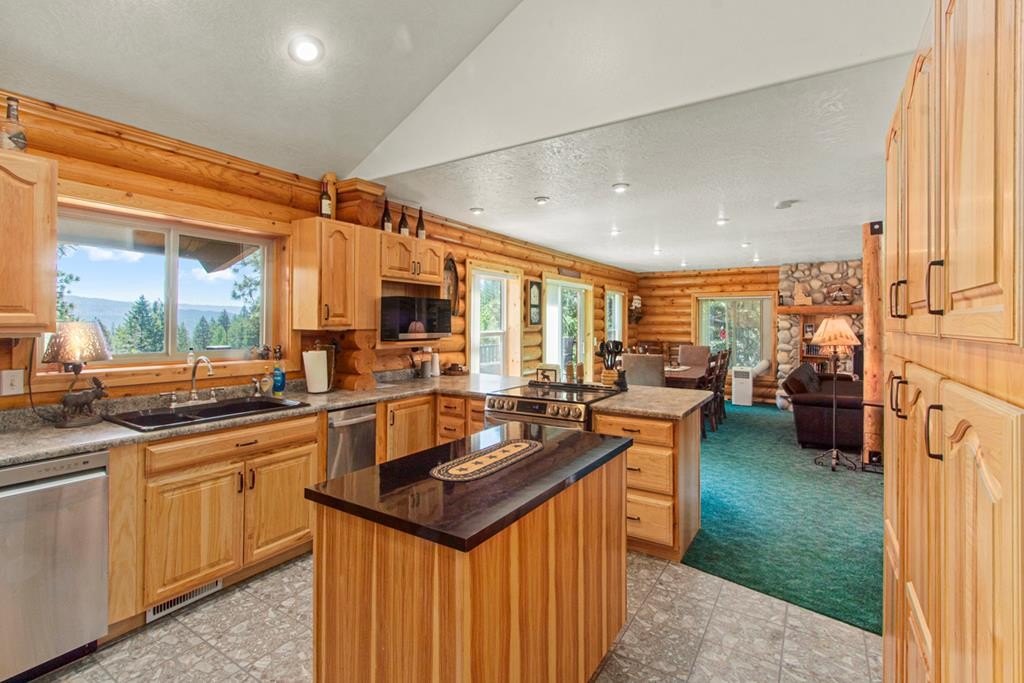 Cascade, Idaho, 83611, United States, 3 Bedrooms Bedrooms, ,2.5 BathroomsBathrooms,Residential,Forsale,1889403