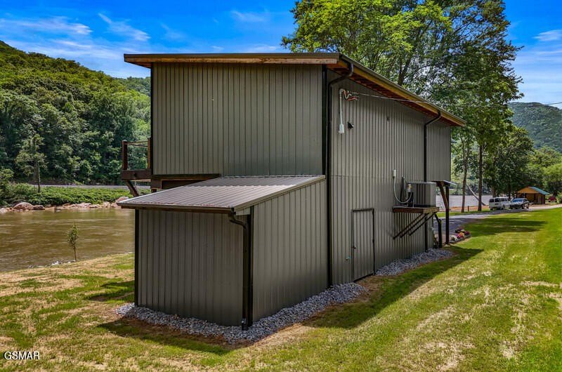 Newport, Tennessee, 37821, United States, 2 Bedrooms Bedrooms, ,2 BathroomsBathrooms,Residential,Forsale,1999350