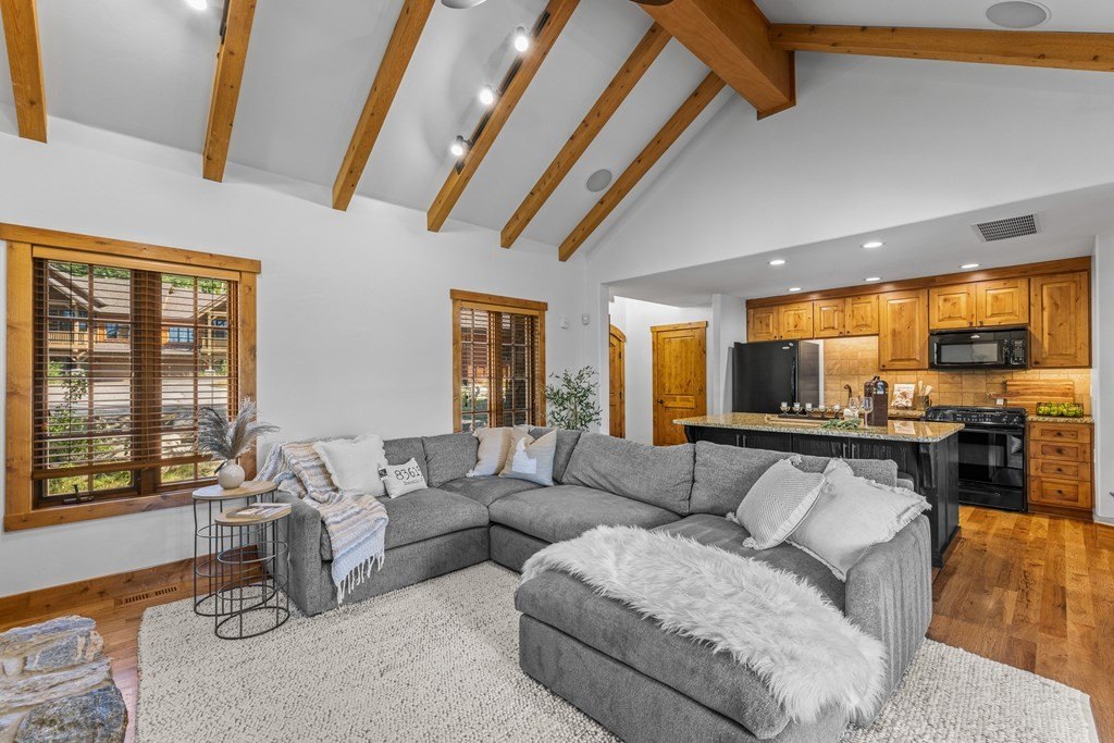 Donnelly, Idaho, 83615, United States, 2 Bedrooms Bedrooms, ,Residential,Forsale,1946201