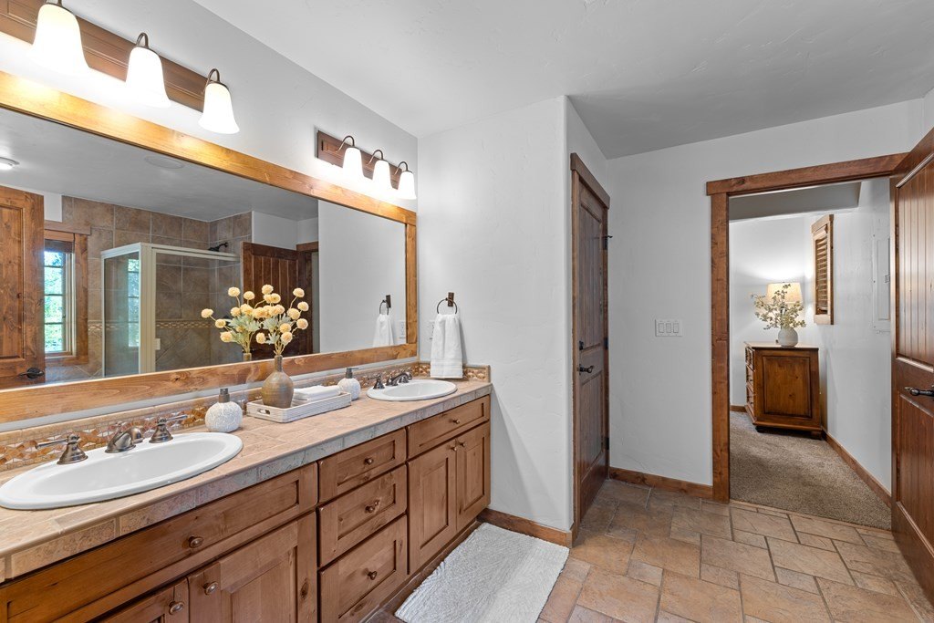 Donnelly, Idaho, 83615, United States, 2 Bedrooms Bedrooms, ,2.5 BathroomsBathrooms,Residential,Forsale,1889377