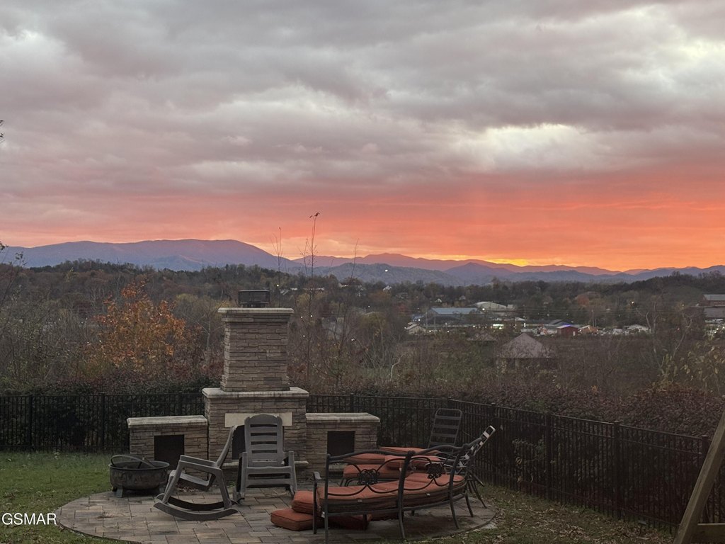 Sevierville, Tennessee, 37862, United States, 4 Bedrooms Bedrooms, ,3.5 BathroomsBathrooms,Residential,Forsale,1942459