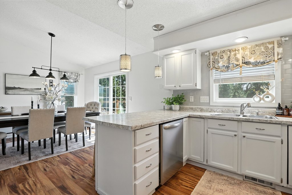 Rapid City, South Dakota, 57702, United States, 4 Bedrooms Bedrooms, ,3 BathroomsBathrooms,Residential,Forsale,1990693