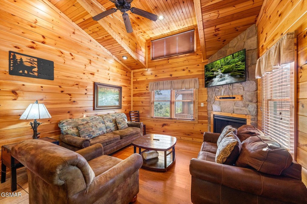 Gatlinburg, Tennessee, 37738, United States, 2 Bedrooms Bedrooms, ,2 BathroomsBathrooms,Residential,Forsale,1910221