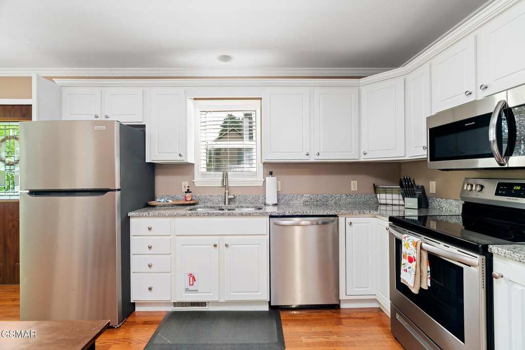 Gatlinburg, Tennessee, 37738, United States, 2 Bedrooms Bedrooms, ,2.5 BathroomsBathrooms,Residential,Forsale,1910196