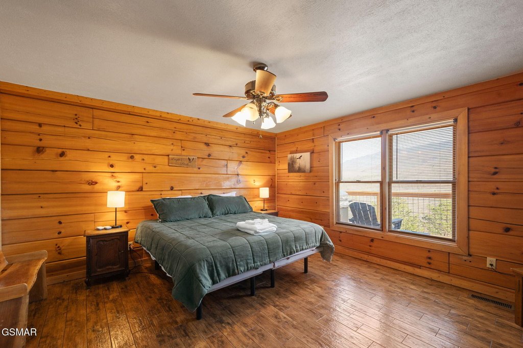 Gatlinburg, Tennessee, 37738, United States, 3 Bedrooms Bedrooms, ,2.5 BathroomsBathrooms,Residential,Forsale,1936713
