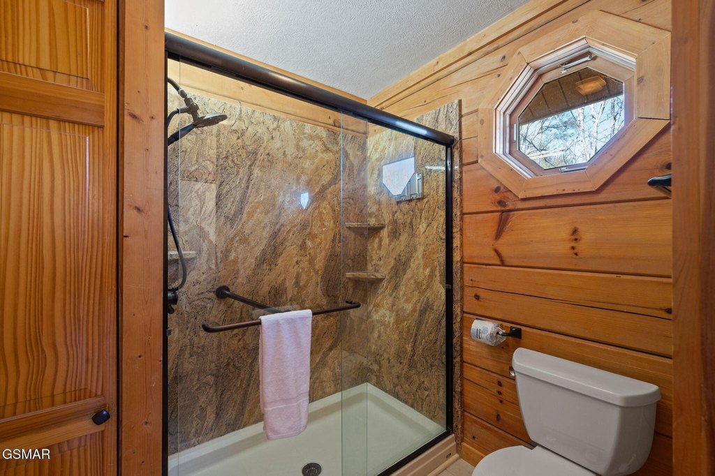 Gatlinburg, Tennessee, 37738, United States, 3 Bedrooms Bedrooms, ,2.5 BathroomsBathrooms,Residential,Forsale,1936713